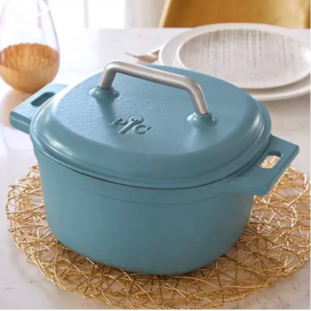 Pampered Chef : 6-qt. Cast Iron Dutch Oven, Blue